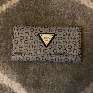 NWOT Guess Wallet
